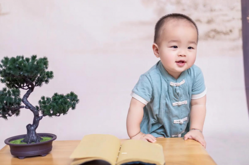 长治六个月宝宝摇头正常吗